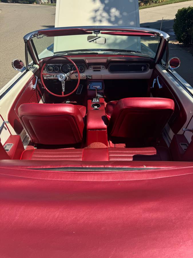 Ford-mustang-convertible-1966-white-9