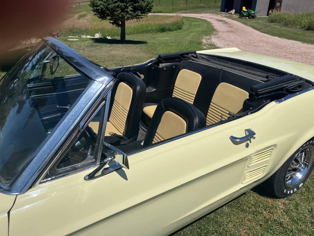 Ford-mustang-convertible-1967-yellow-1