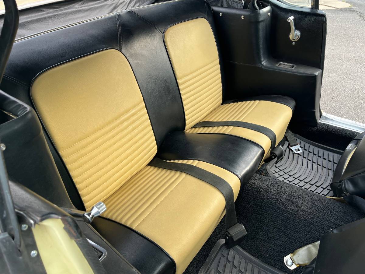 Ford-mustang-convertible-1967-yellow-11