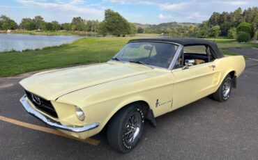 Ford-mustang-convertible-1967-yellow-16