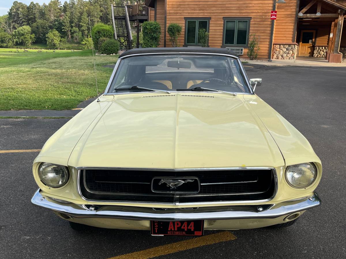 Ford-mustang-convertible-1967-yellow-17