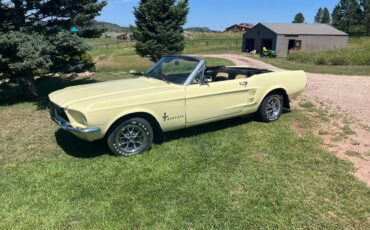 Ford-mustang-convertible-1967-yellow-18