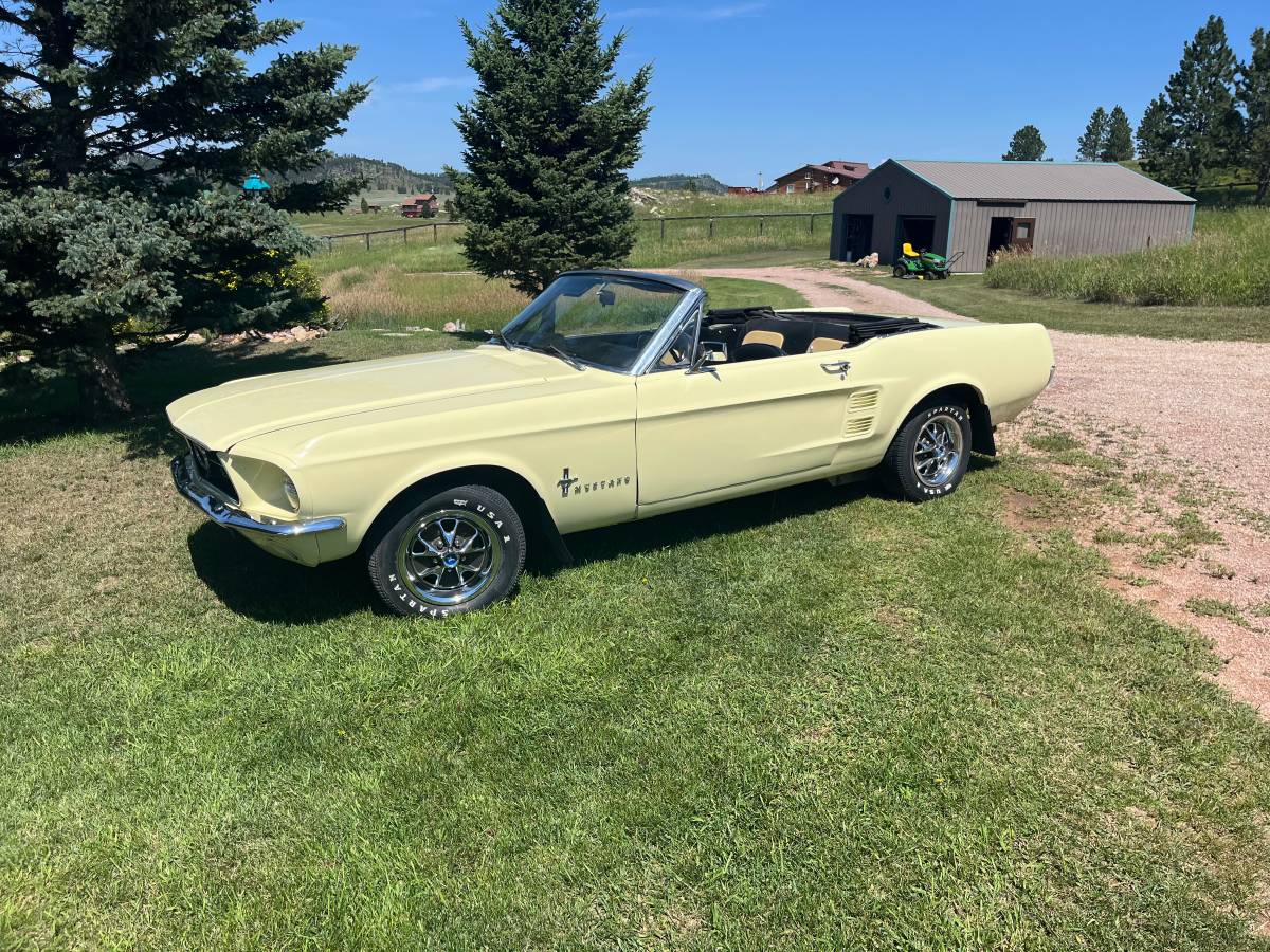 Ford-mustang-convertible-1967-yellow-18