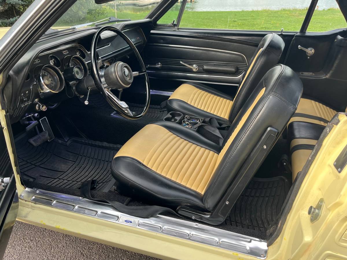 Ford-mustang-convertible-1967-yellow-2