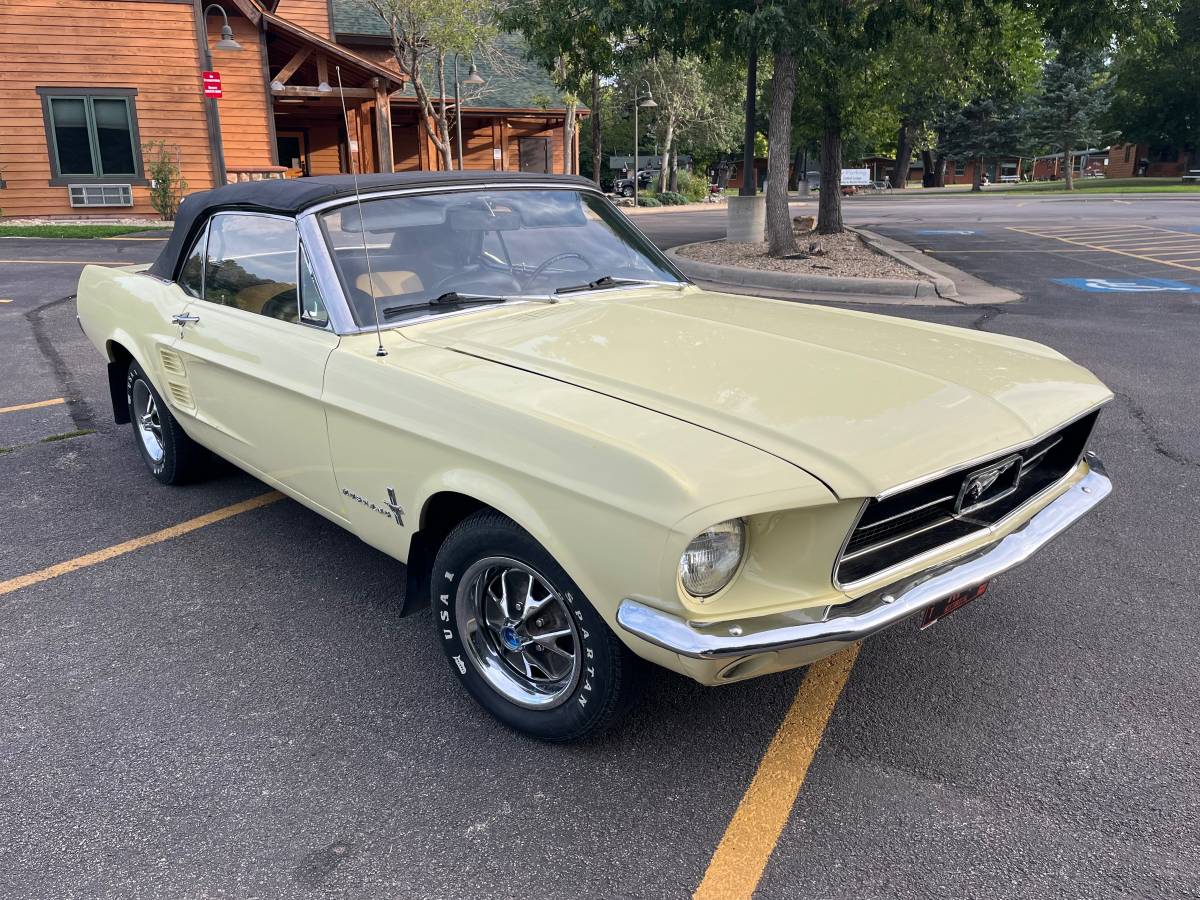 Ford-mustang-convertible-1967-yellow-3