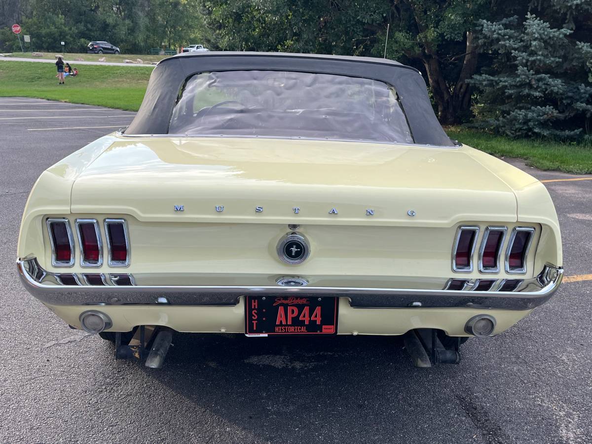 Ford-mustang-convertible-1967-yellow-5