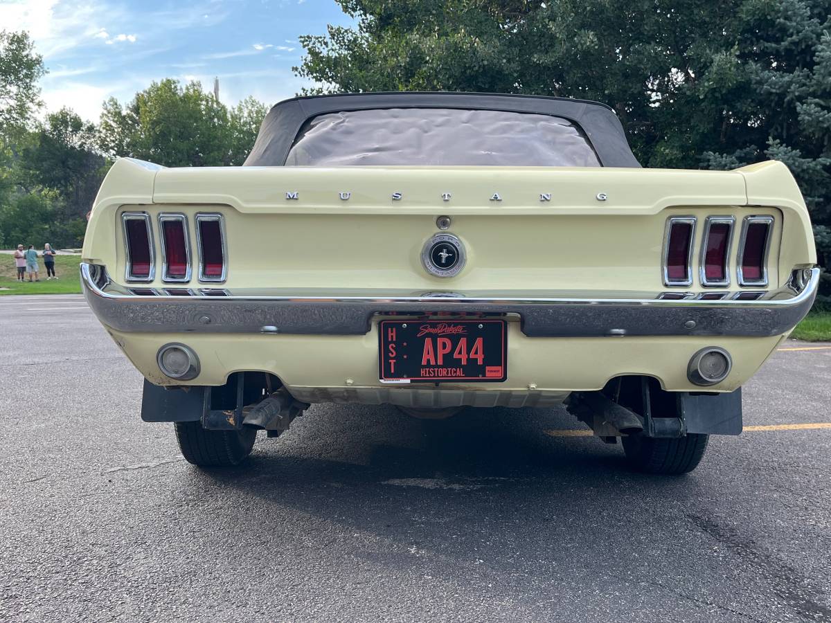 Ford-mustang-convertible-1967-yellow-6
