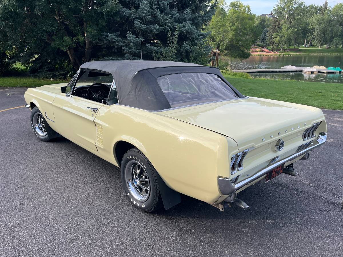 Ford-mustang-convertible-1967-yellow-7