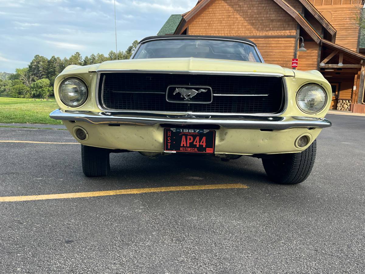 Ford-mustang-convertible-1967-yellow