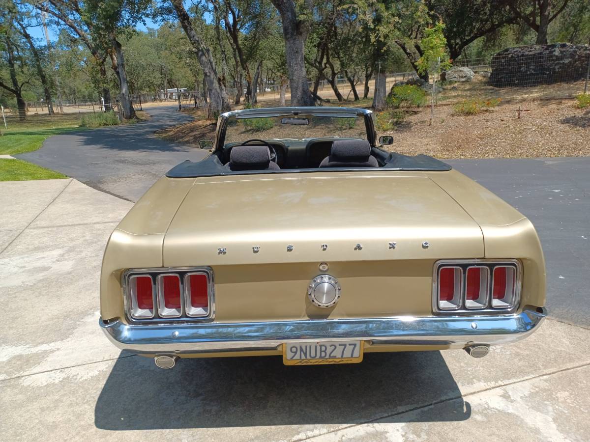 Ford-mustang-convertible-1970-2