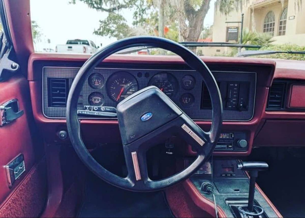 Ford-mustang-convertible-1984-red-7