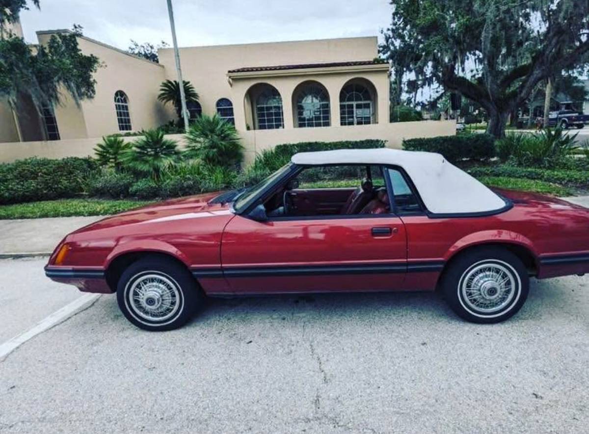 Ford-mustang-convertible-1984-red