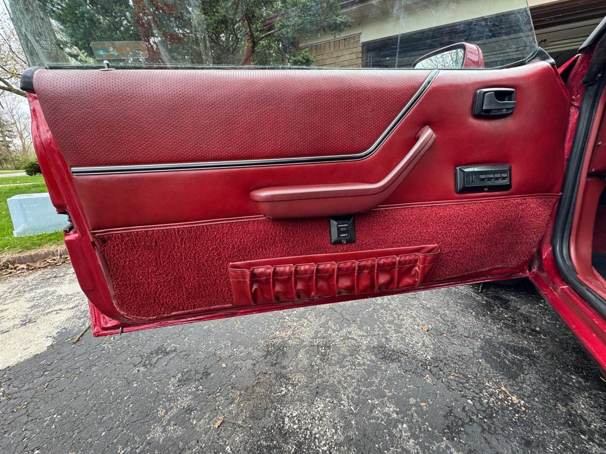 Ford-mustang-convertible-1986-red-16