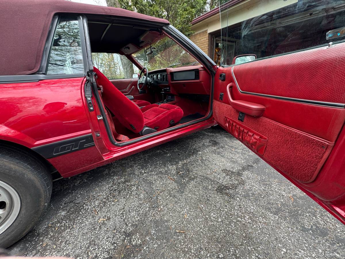 Ford-mustang-convertible-1986-red-7