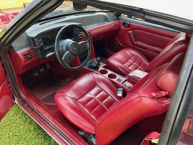 Ford-mustang-convertible-1988-15