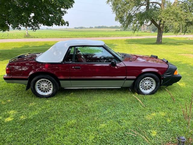 Ford-mustang-convertible-1988-2