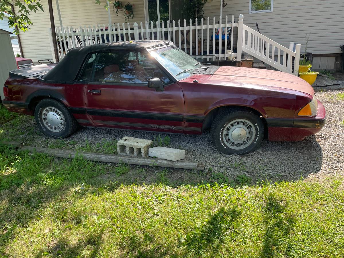 Ford-mustang-convertible-1989