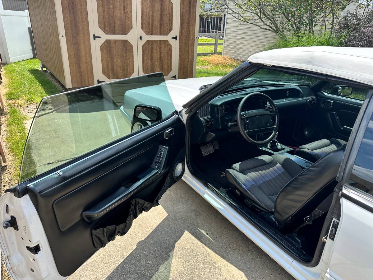 Ford-mustang-convertible-1991-white-1