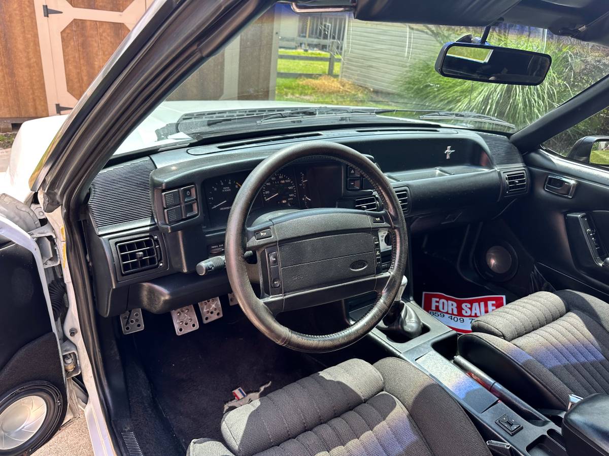 Ford-mustang-convertible-1991-white-13