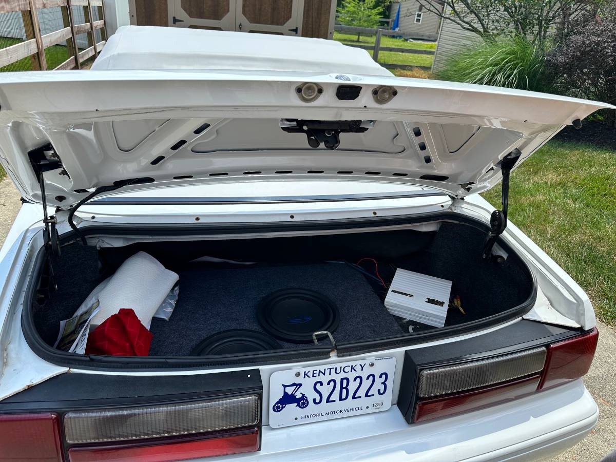 Ford-mustang-convertible-1991-white-14