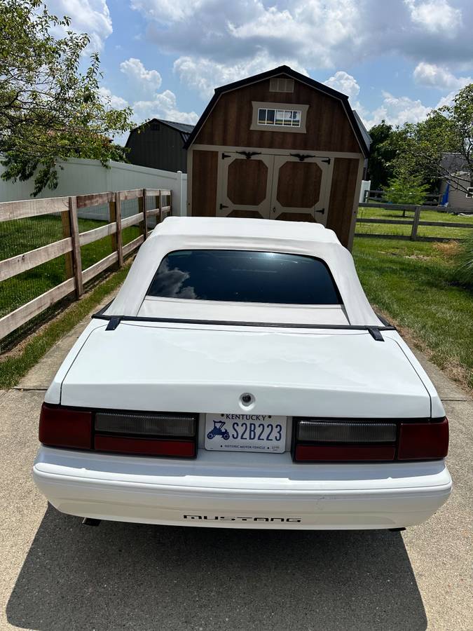 Ford-mustang-convertible-1991-white-17