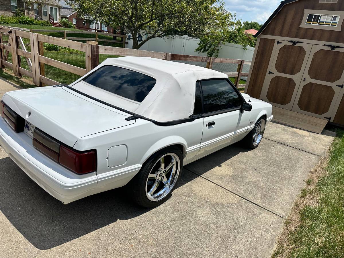 Ford-mustang-convertible-1991-white-2