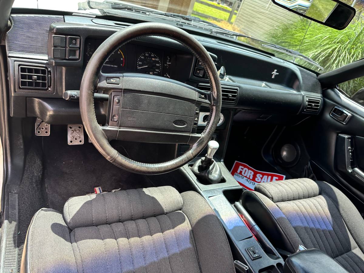 Ford-mustang-convertible-1991-white-4