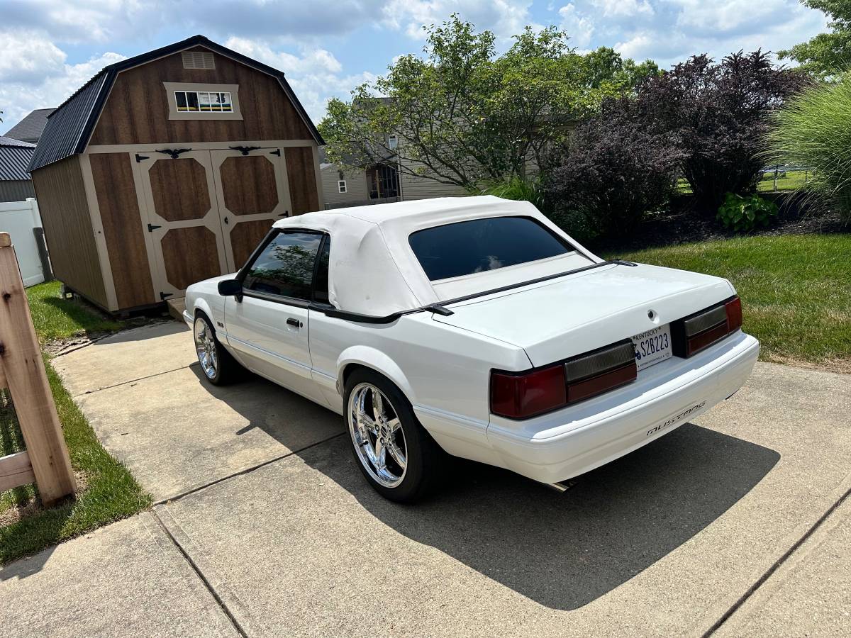 Ford-mustang-convertible-1991-white