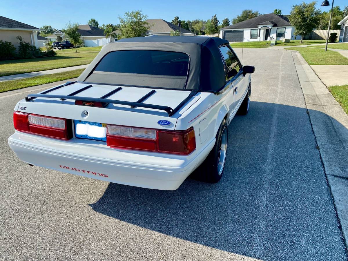 Ford-mustang-convertible-1992-white-1