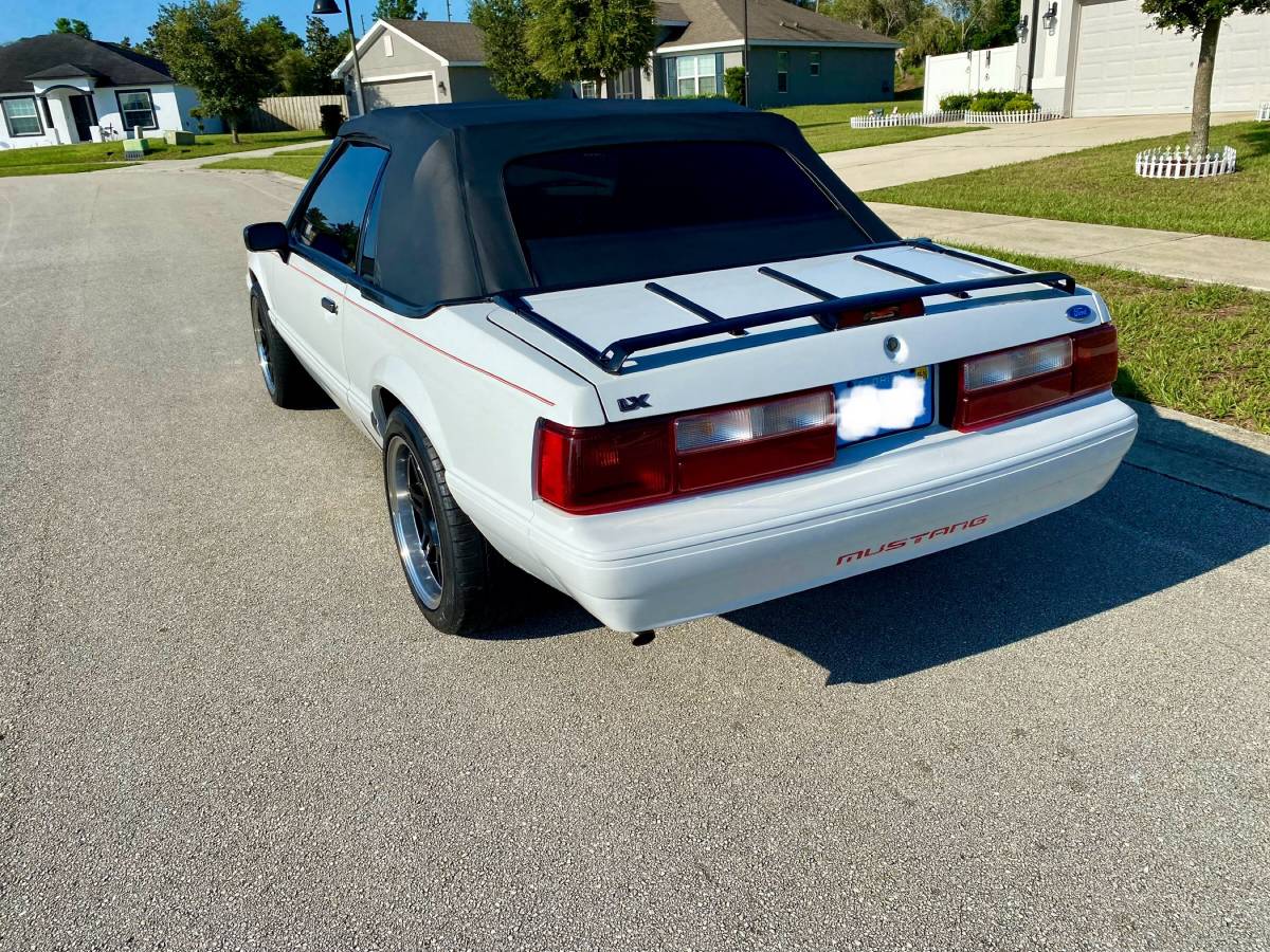 Ford-mustang-convertible-1992-white-3