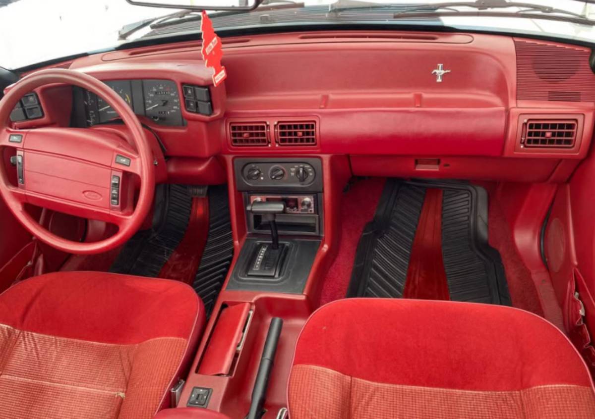 Ford-mustang-convertible-1992-white-8