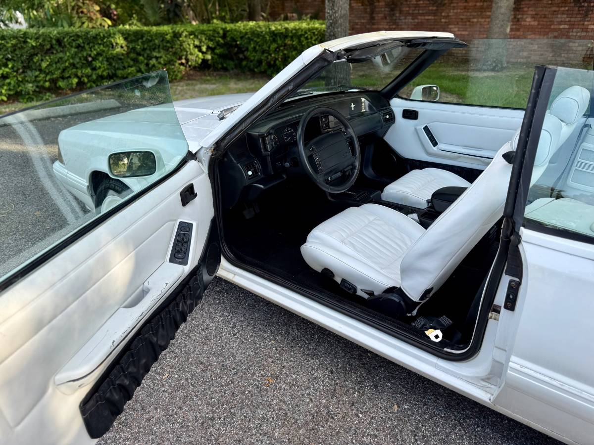 Ford-mustang-convertible-1993-1