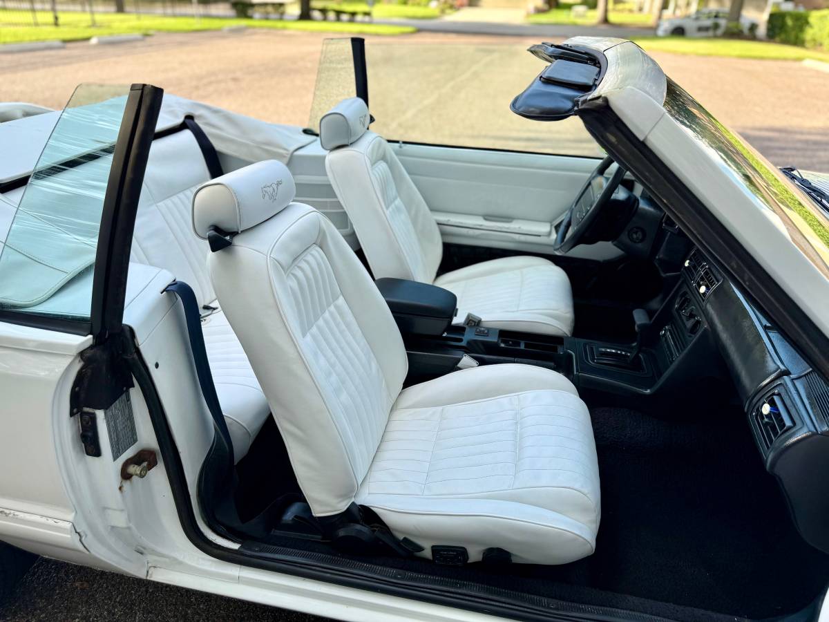 Ford-mustang-convertible-1993