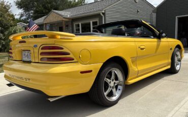 Ford-mustang-convertible-1995-yellow-1