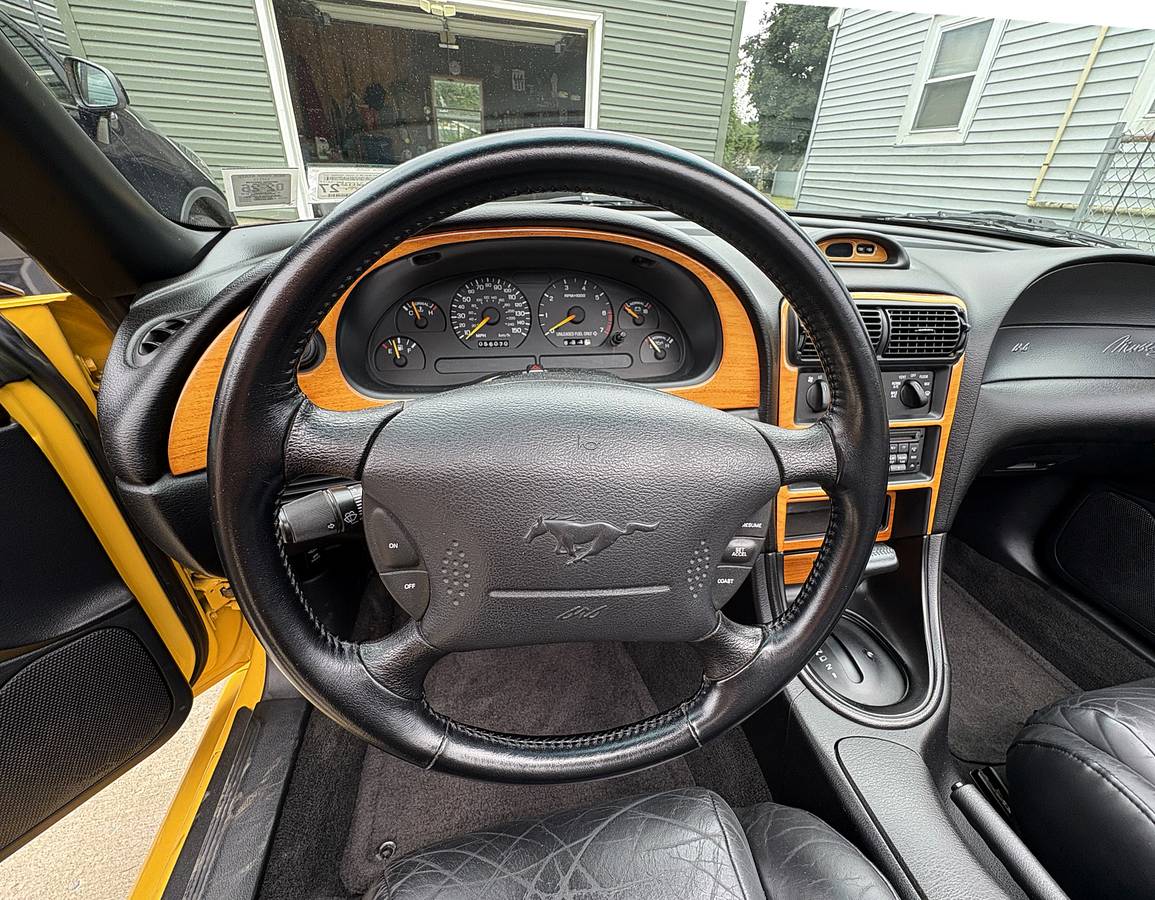 Ford-mustang-convertible-1995-yellow-11