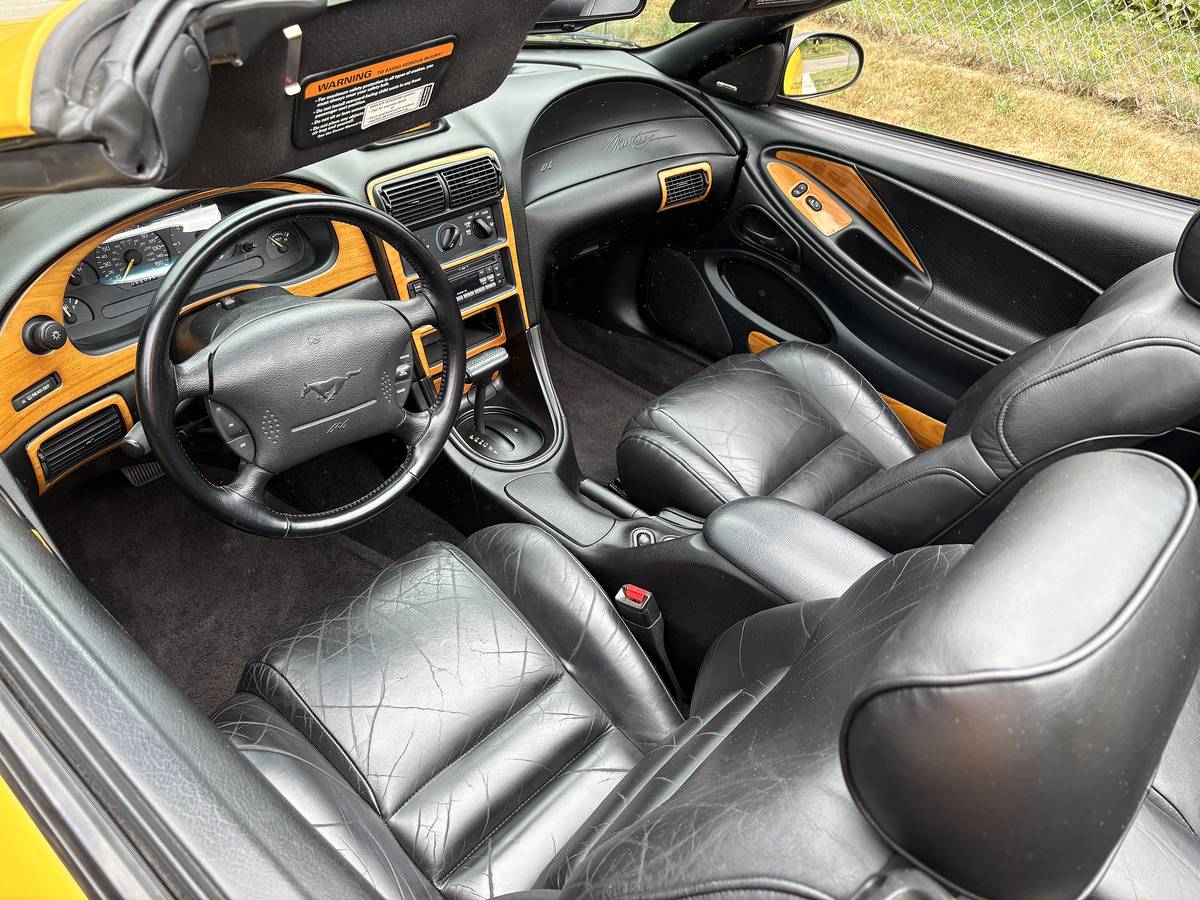 Ford-mustang-convertible-1995-yellow-12