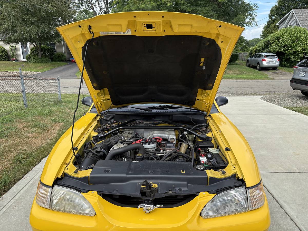 Ford-mustang-convertible-1995-yellow-14