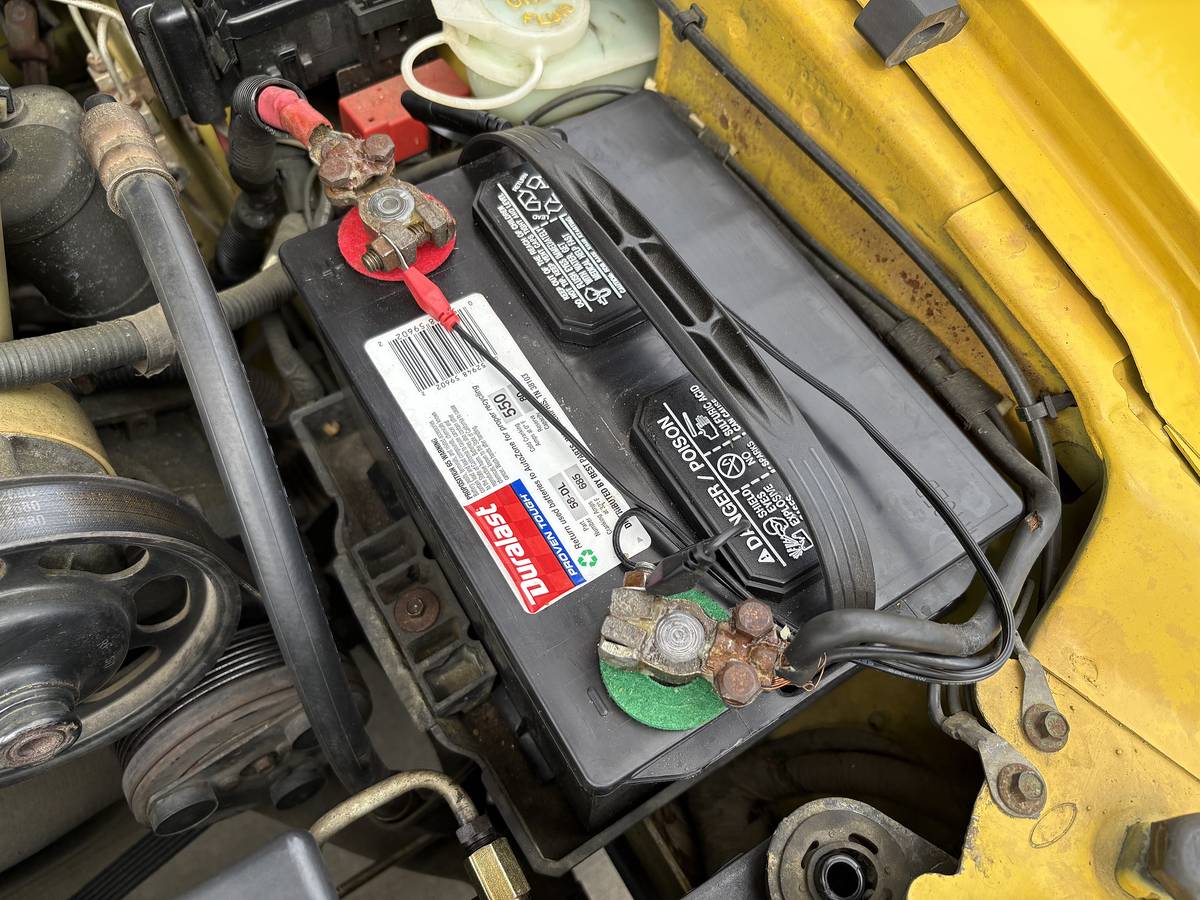 Ford-mustang-convertible-1995-yellow-16