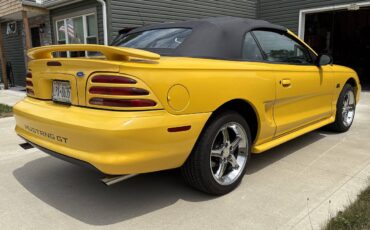 Ford-mustang-convertible-1995-yellow