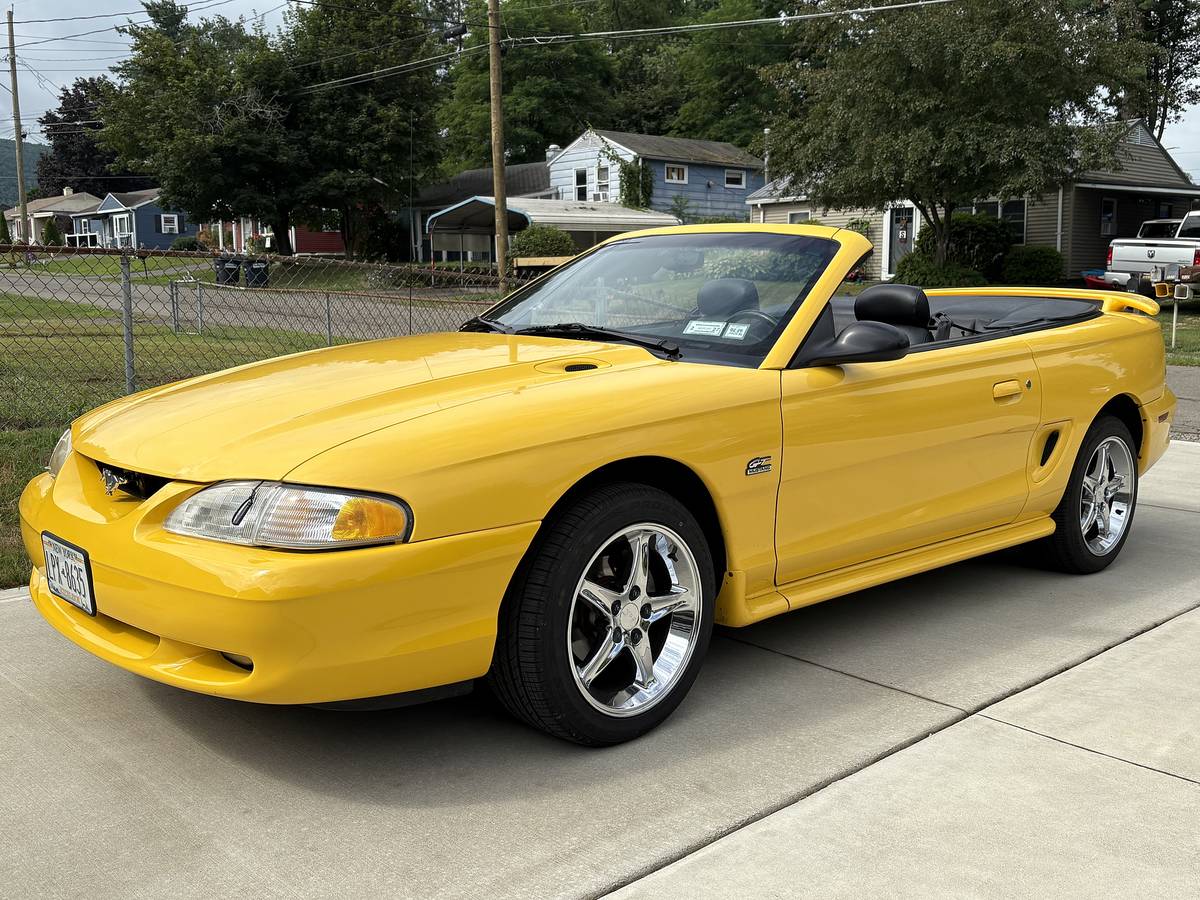 Ford-mustang-convertible-1995-yellow-4