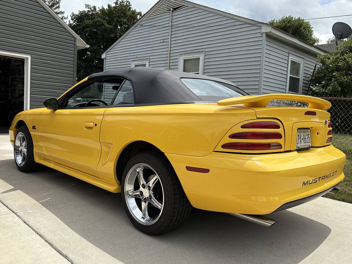 Ford-mustang-convertible-1995-yellow-5