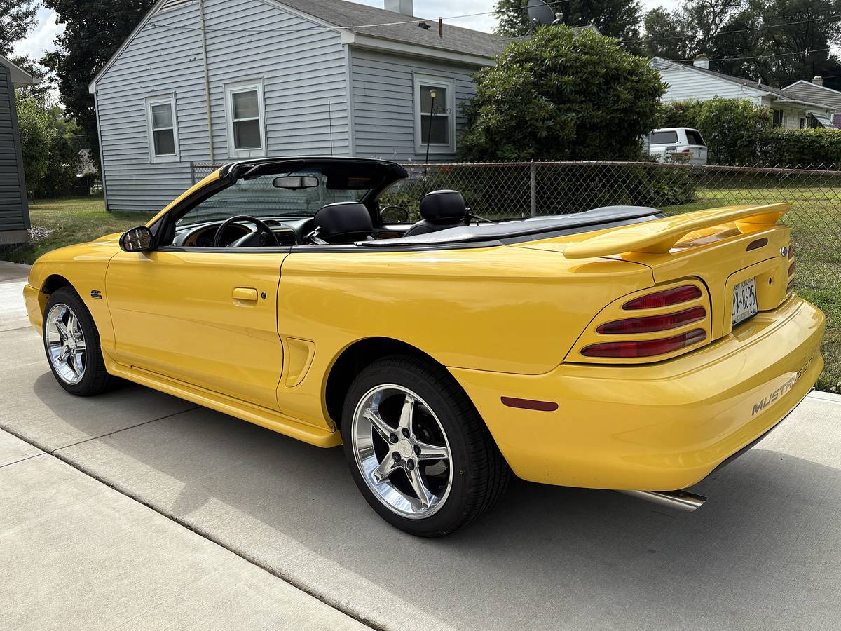 Ford-mustang-convertible-1995-yellow-6