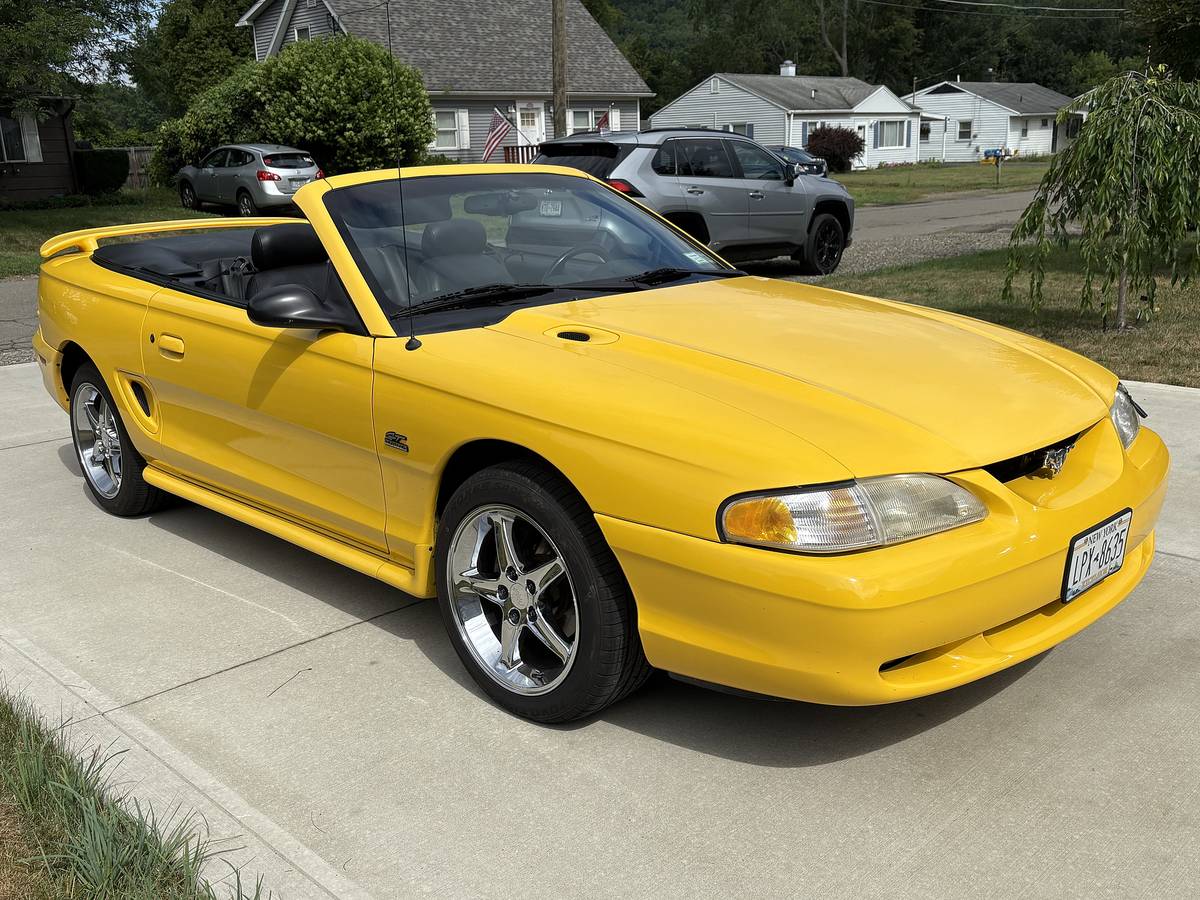 Ford-mustang-convertible-1995-yellow-8