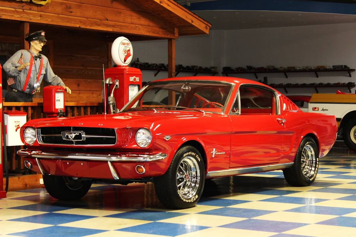 Ford-mustang-fastback-1965-1