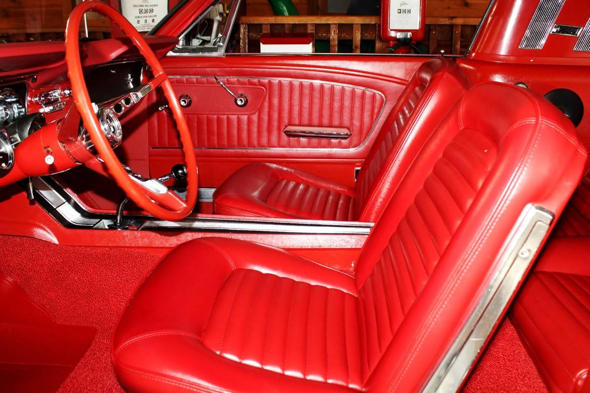 Ford-mustang-fastback-1965-11