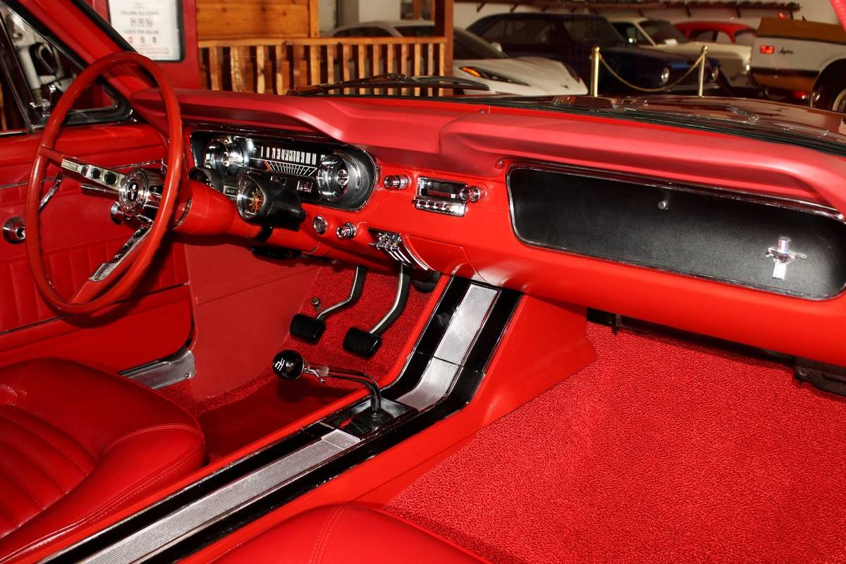 Ford-mustang-fastback-1965-17