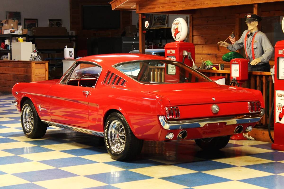 Ford-mustang-fastback-1965-2