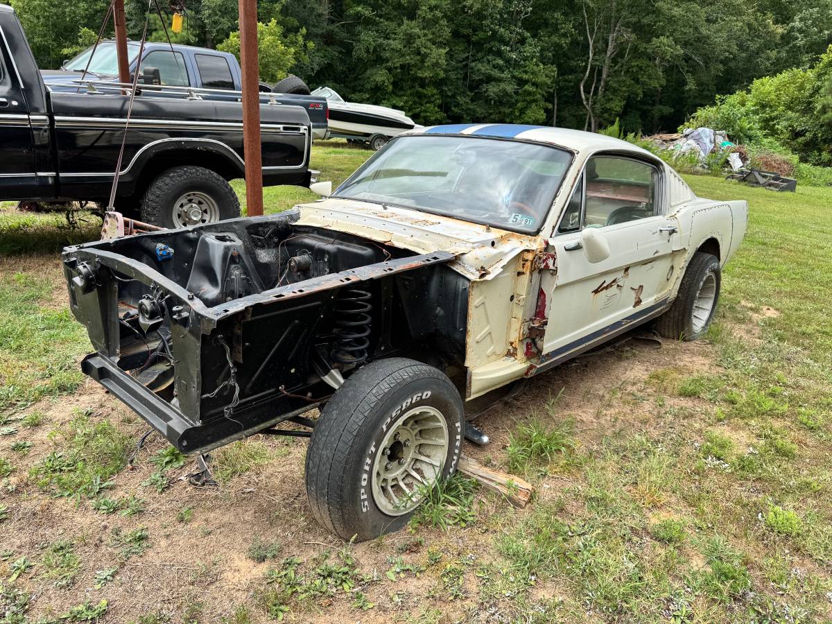 Ford-mustang-fastback-1965-3