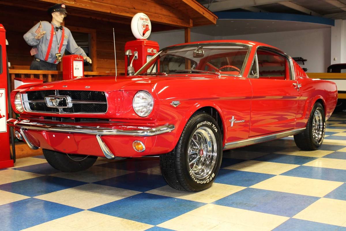 Ford-mustang-fastback-1965-3