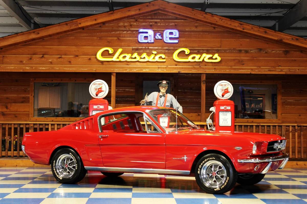 Ford-mustang-fastback-1965-4